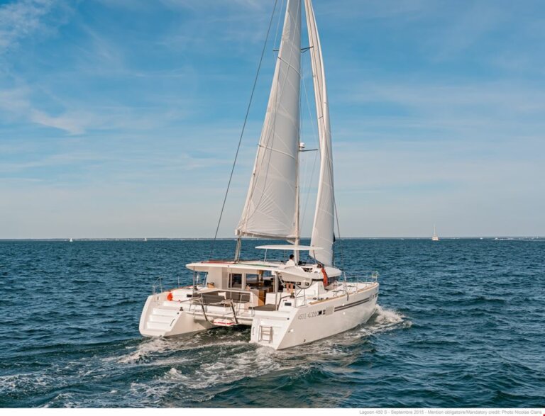 yacht charter heraklion